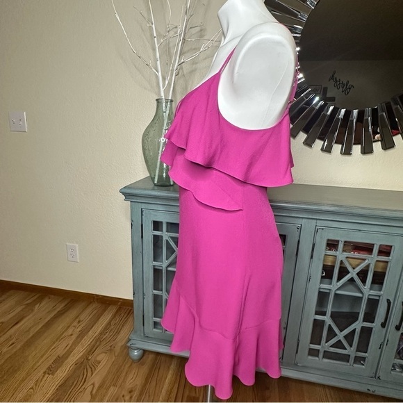 BCBG Maxazria easy cold shoulder asymmetrical hem Dress SZ 4 - Picture 8 of 13